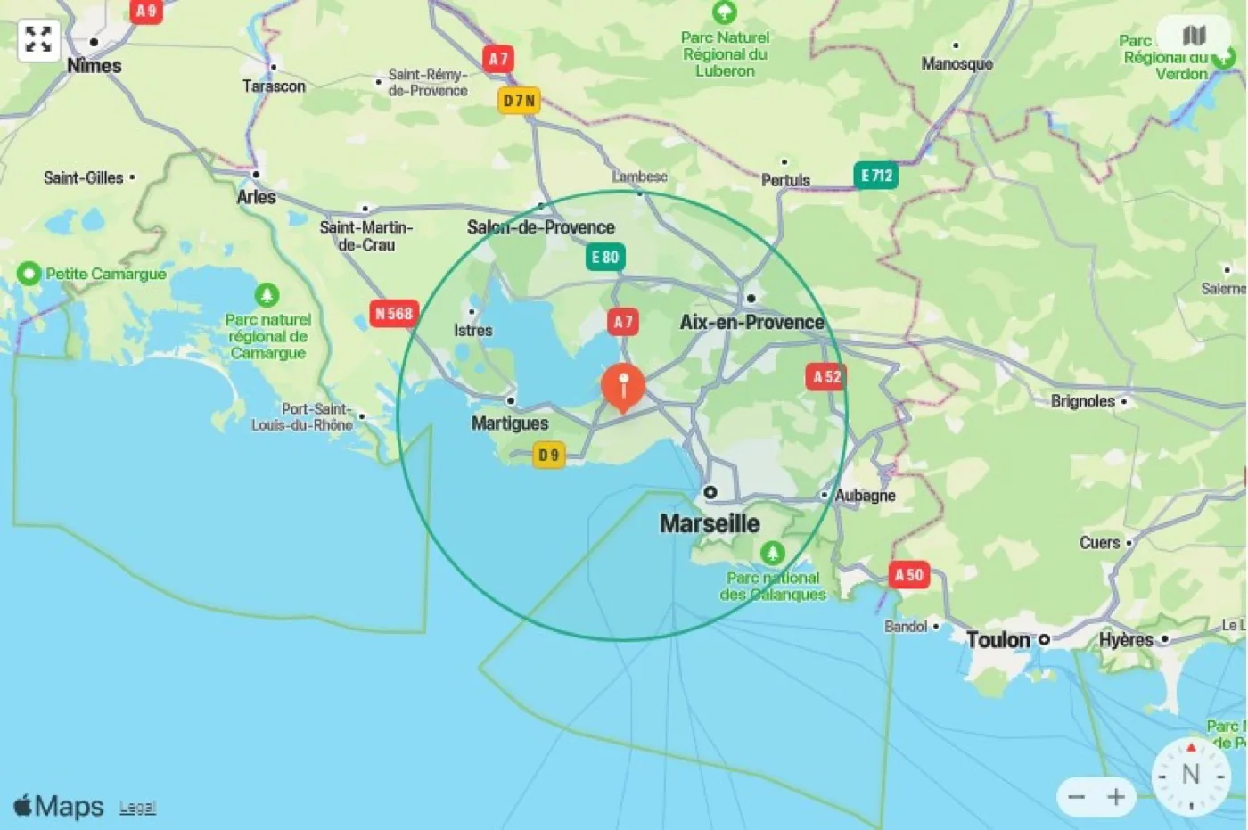 Vue panoramique d'un village provençal des Bouches-du-Rhône avec oliviers et cyprès — zone d'intervention MJ Services 13