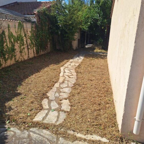Résultat dans l'allée après débroussaillage terrain Bouc‑Bel‑Air