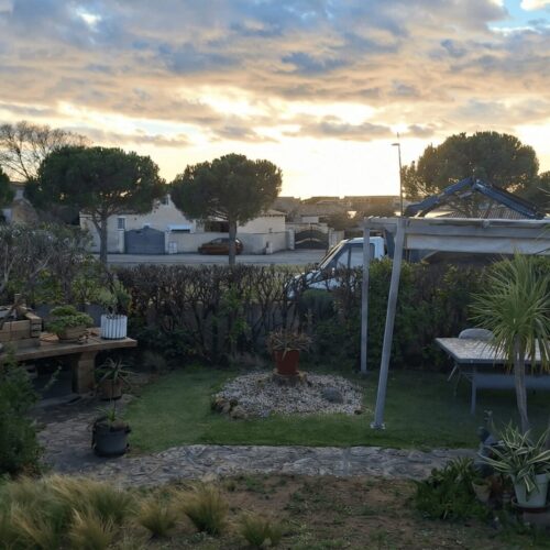 Enhance_this_Mediterranean_garden_photo_with_subtl-1769609784503